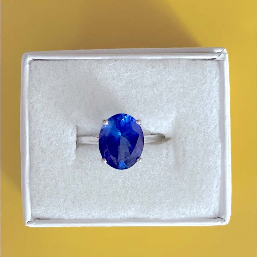 Ladies natural Tanzanite solitaire ring